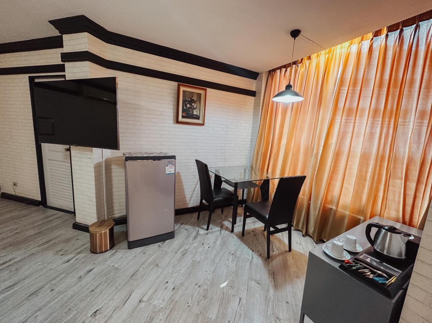 De Khuvieng Hotel 3*