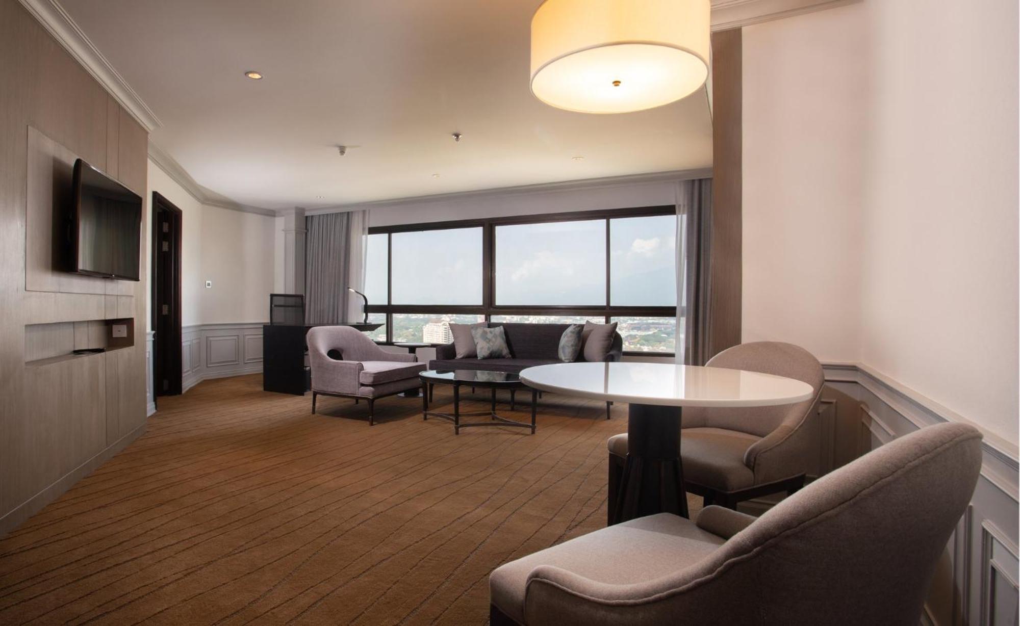 Centara Riverside 4*