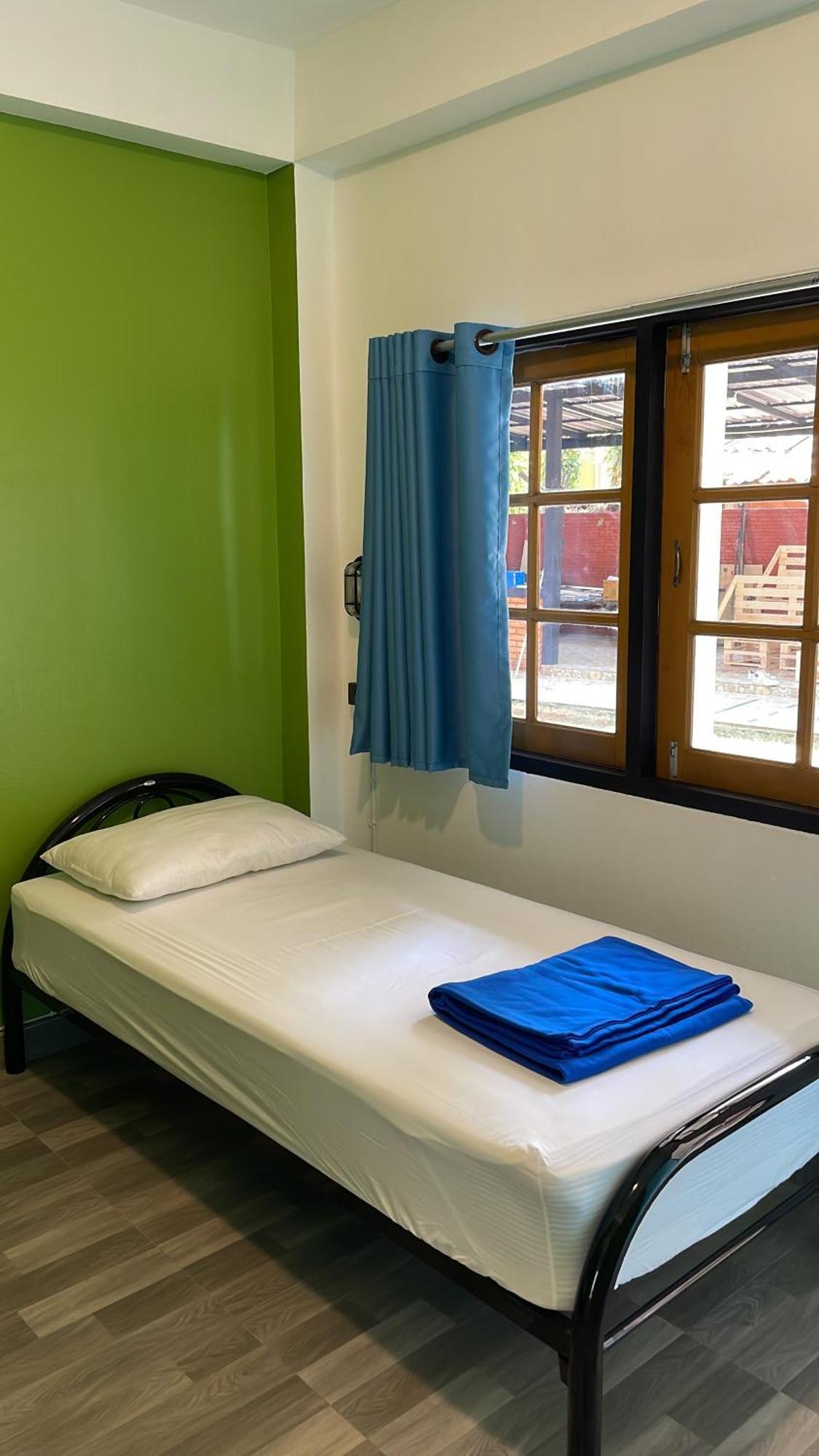 Hostel Revolution - Old Town Chiang Mai