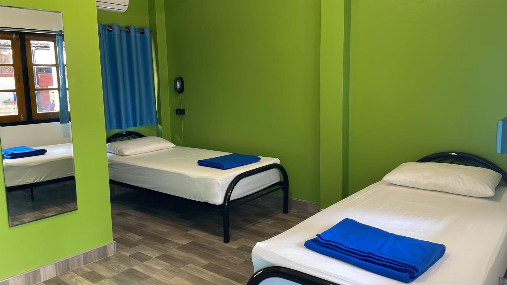 Revolution - Old Town Hostel Chiang Mai