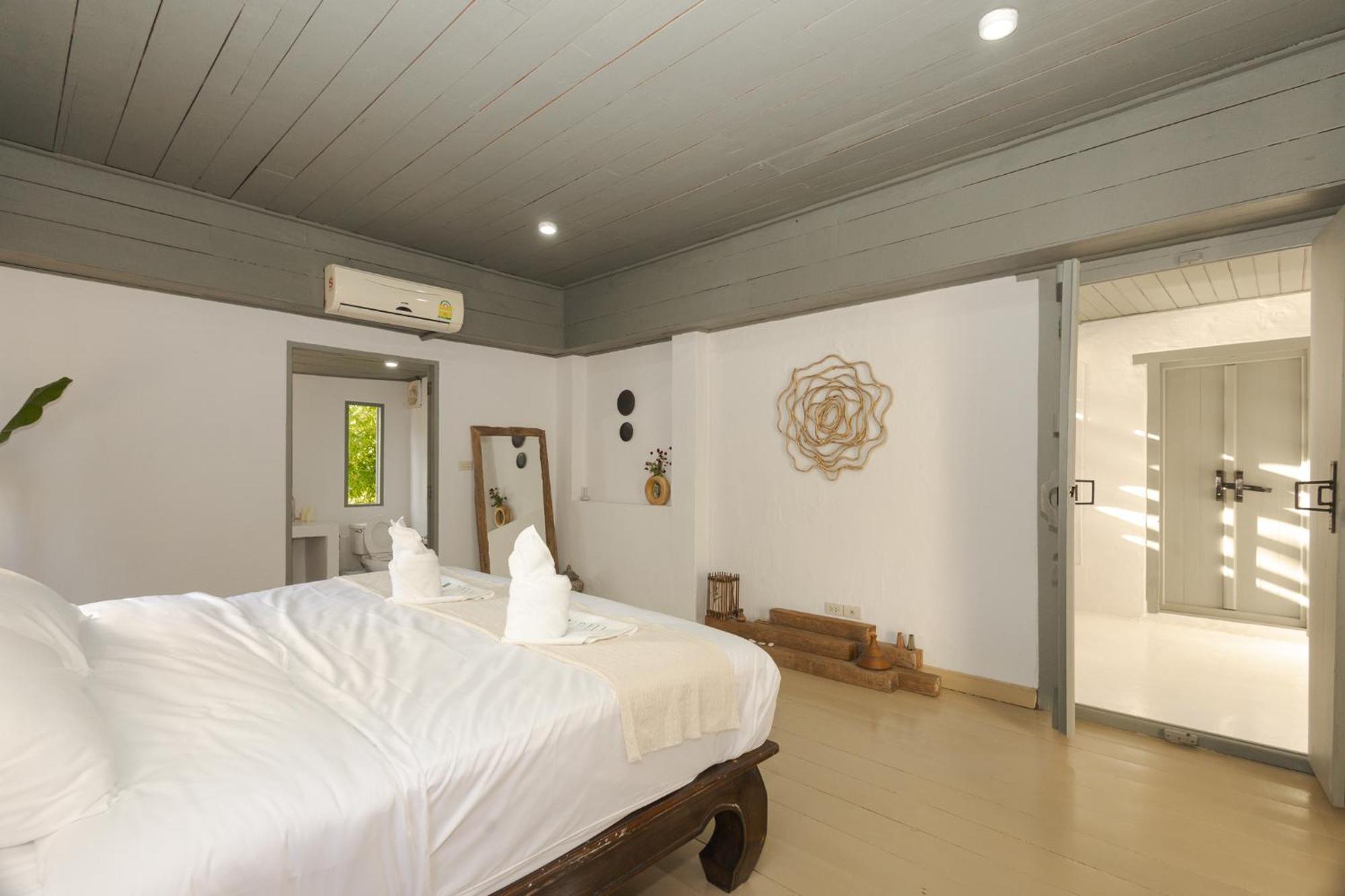 Private Oasis Pool Villa, 8 Bedroom For Groups