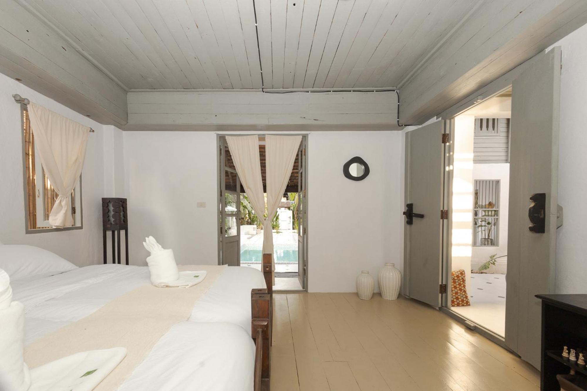 Private Oasis Pool Villa, 8 Bedroom For Groups Villa