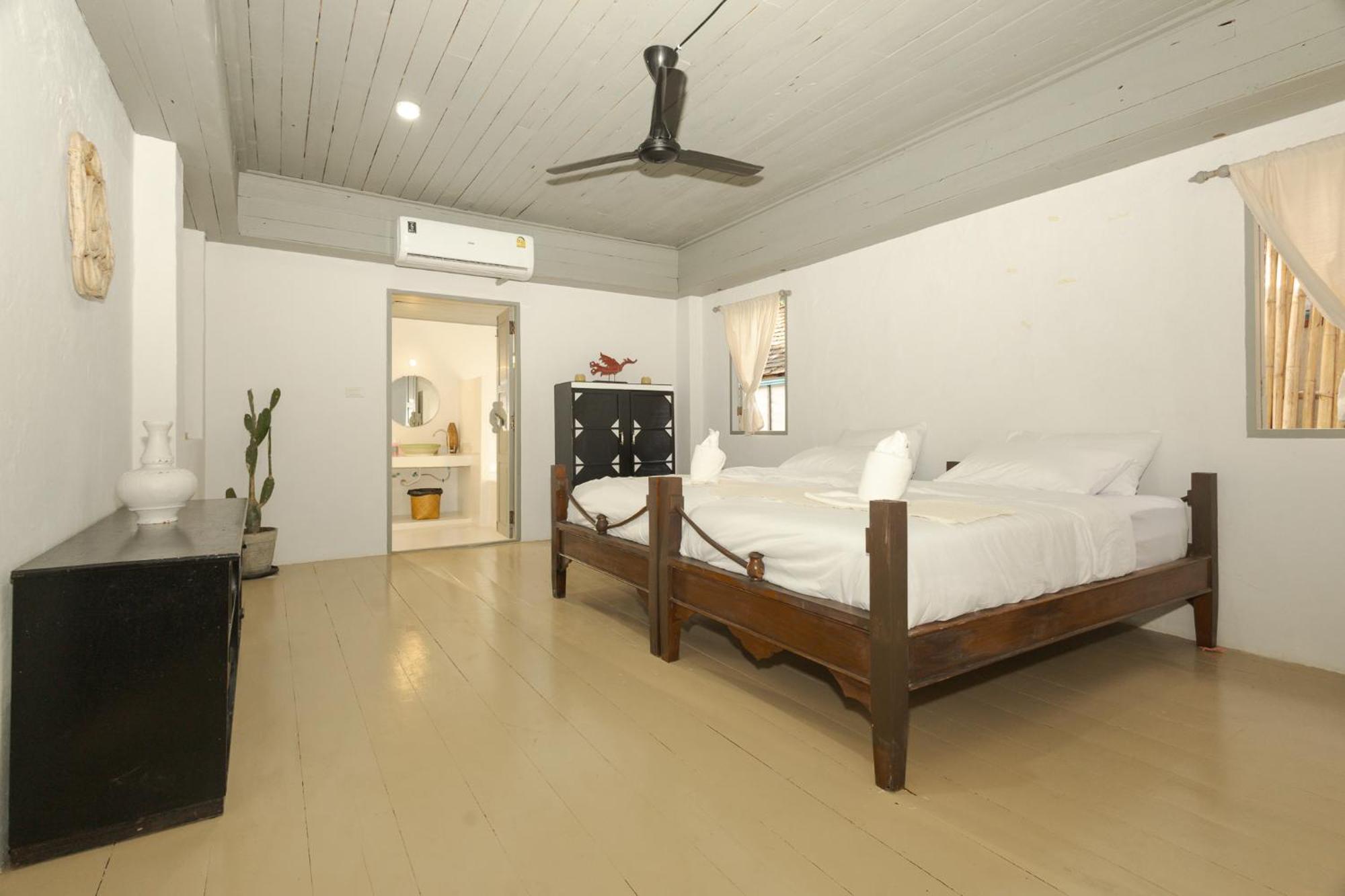 Private Oasis Pool Villa, 8 Bedroom For Groups Villa Chiang Mai