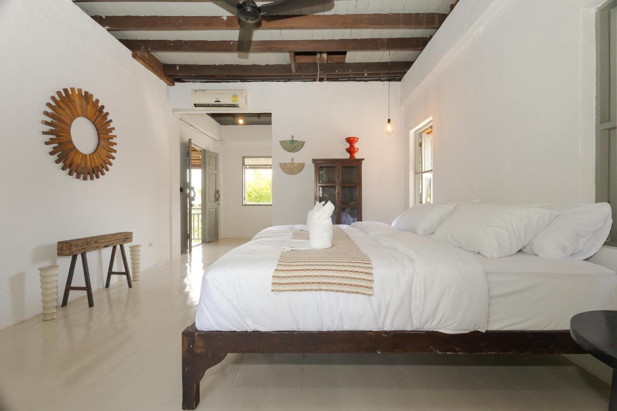 Private Oasis Pool Villa, 8 Bedroom For Groups