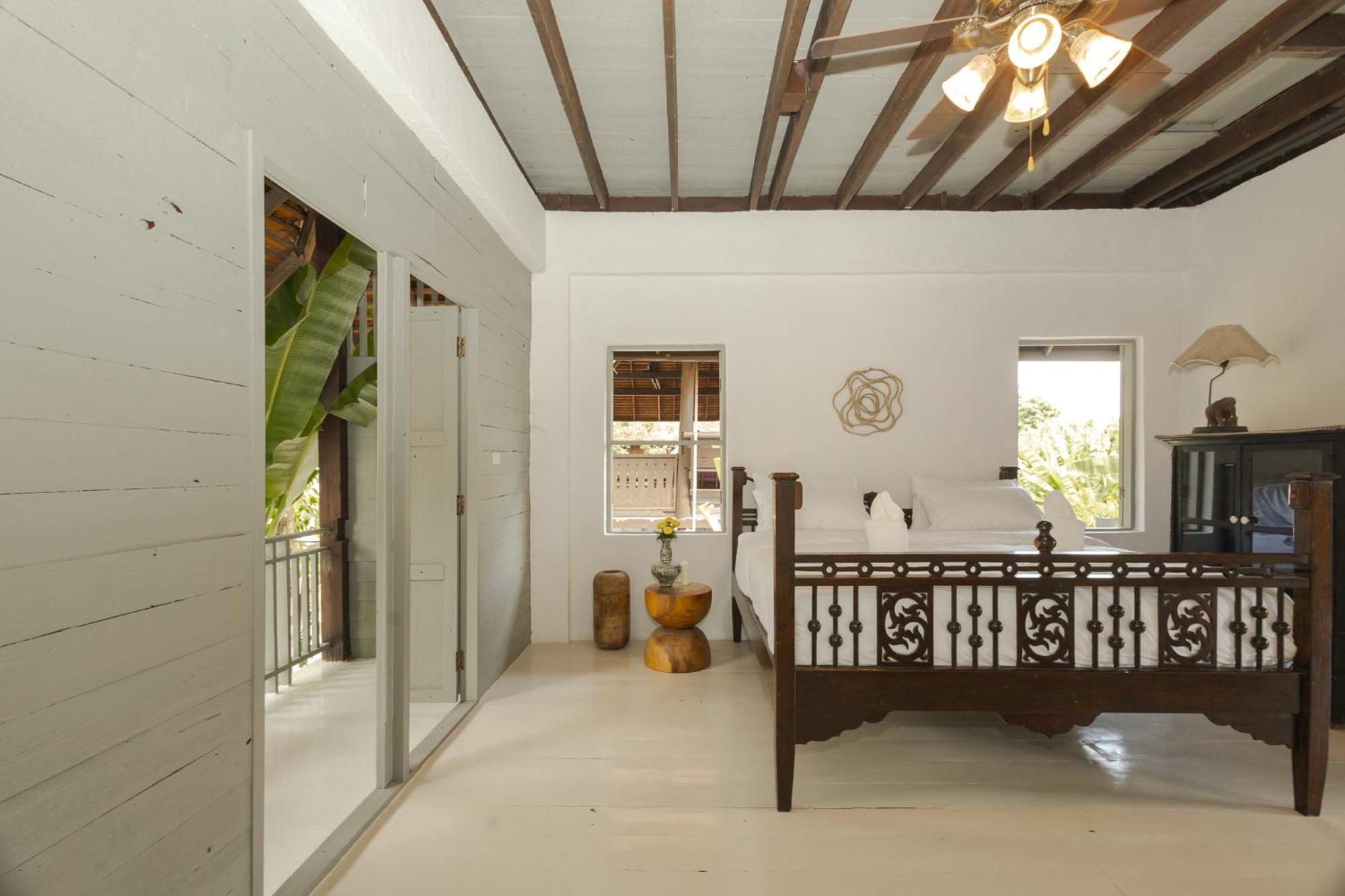 Private Oasis Pool Villa, 8 Bedroom For Groups
