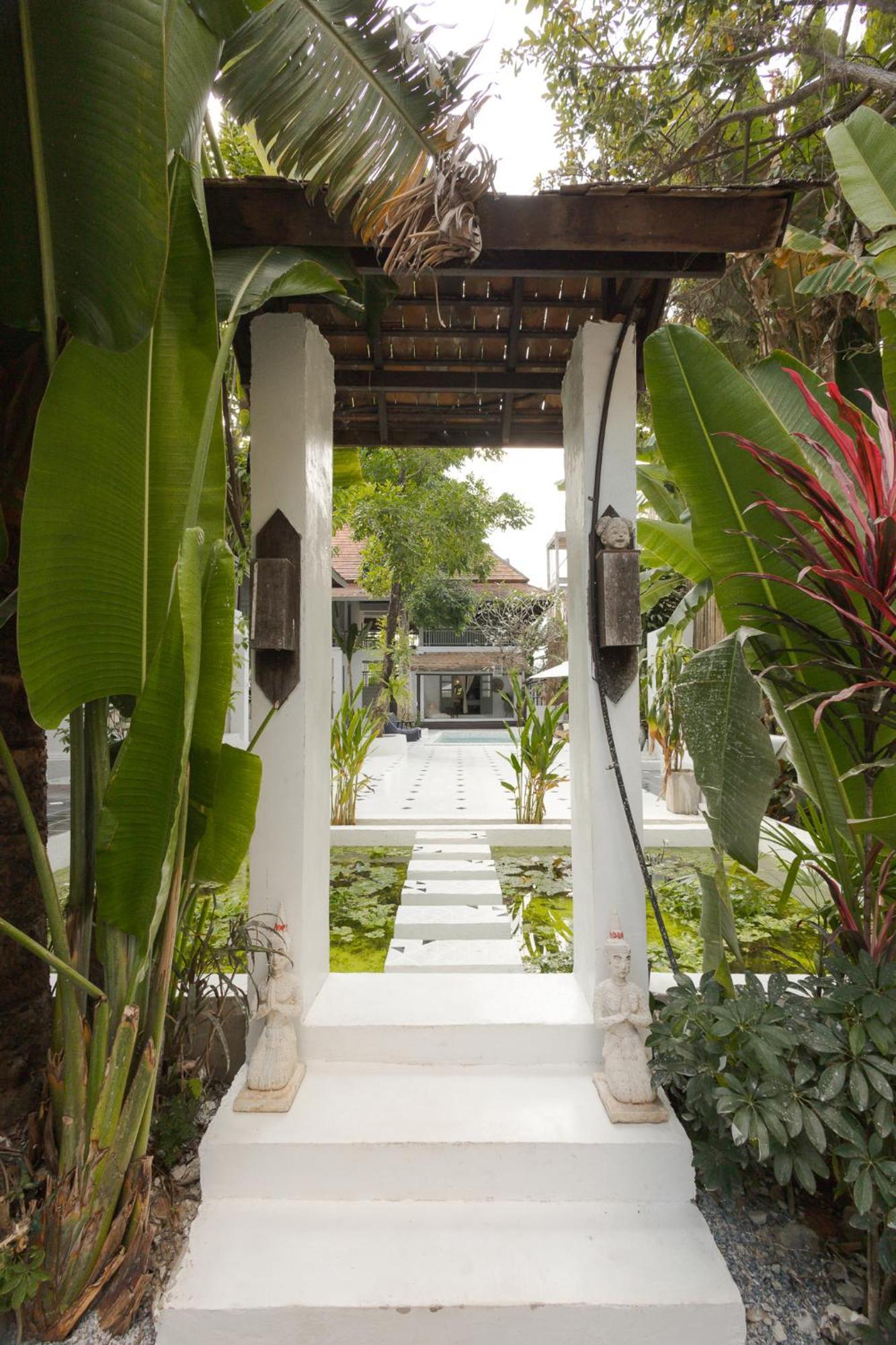 Private Oasis Pool Villa, 8 Bedroom For Groups