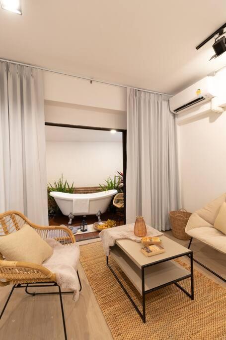 Apartment 3 Bedrooms House In Thapae/nightbazaar