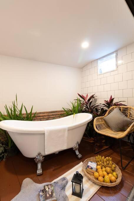 3 Bedrooms House In Thapae/nightbazaar