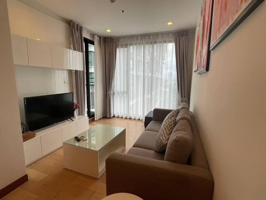 The Astra Bozz Apartment *