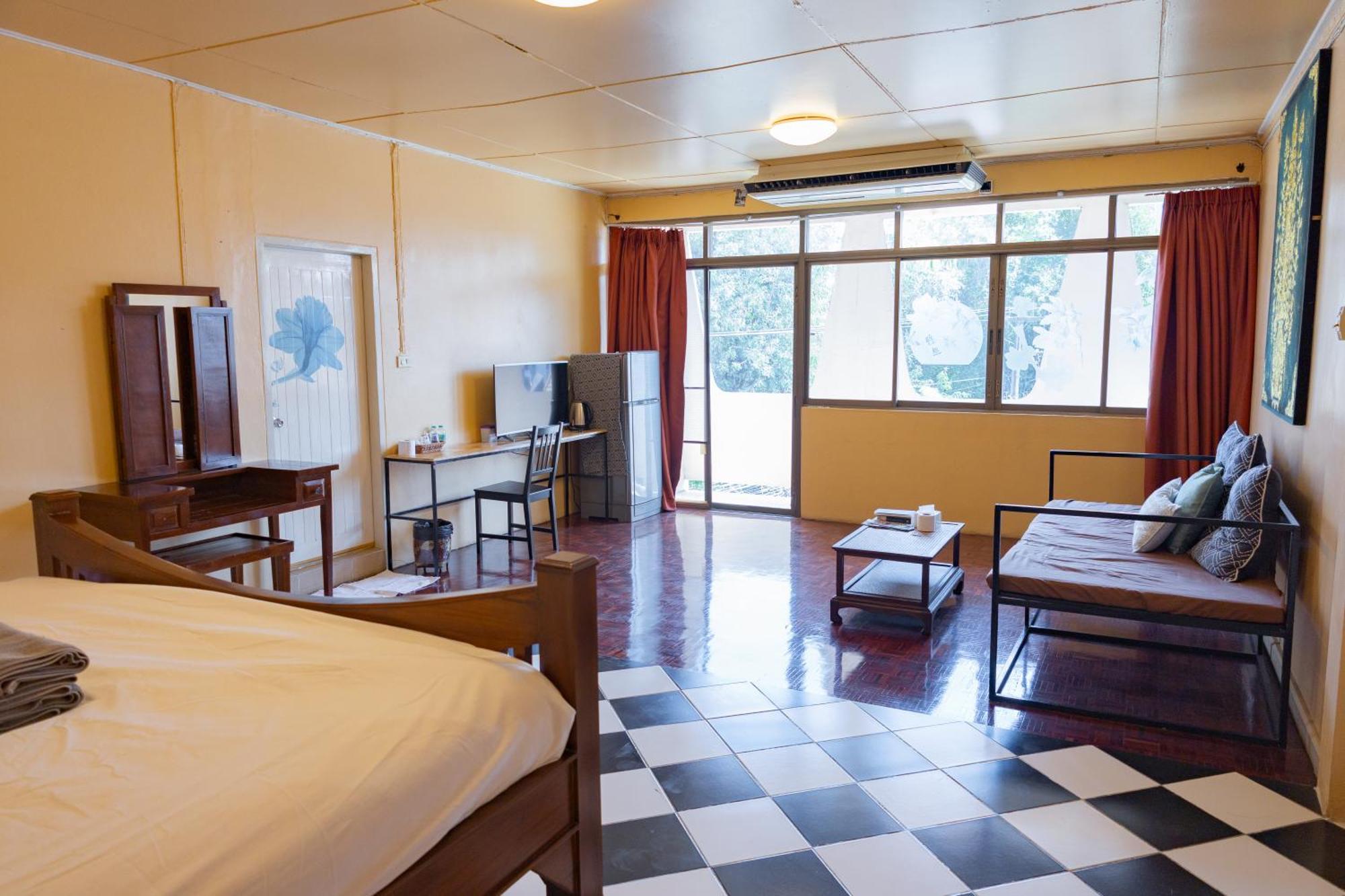 โกอินน์ ท่าแพ Go Tha Phae Apartment