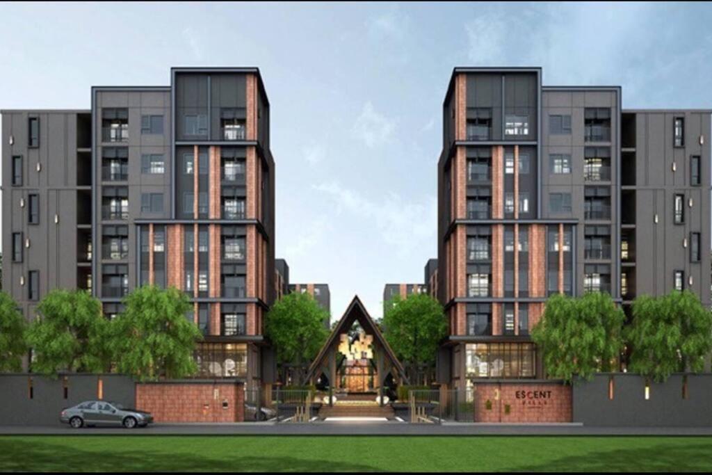 Cozy,convenient,shopping Area *