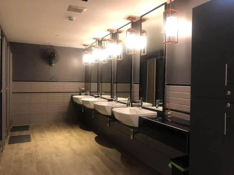Comfort, Convenience,department Store Area. Apartment