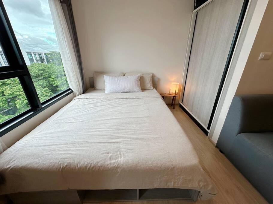 Comfort, Convenience,department Store Area. Apartment