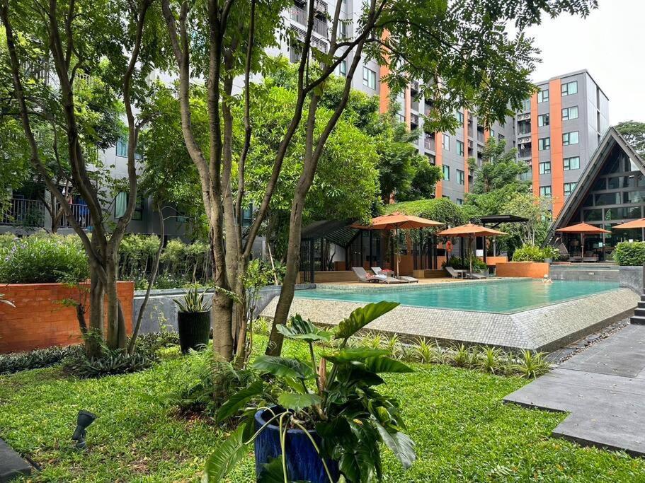 Comfort, Convenience,department Store Area. Apartment