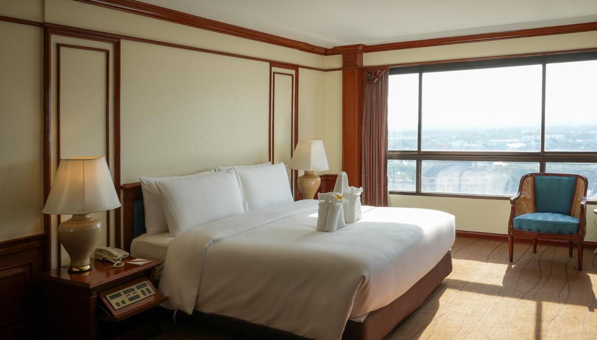 Centara Riverside 4*