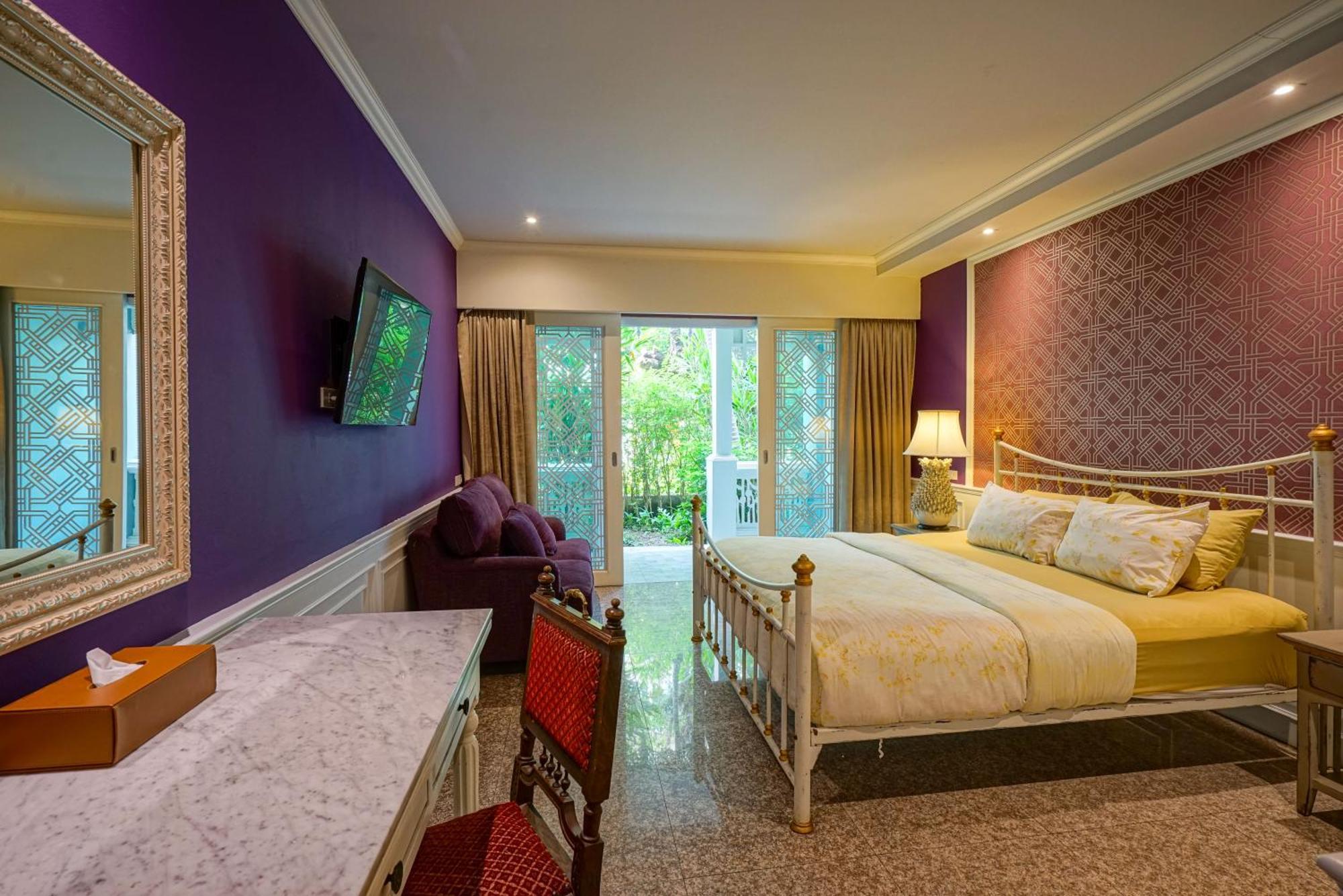 At Pingnakorn Riverside Hotel