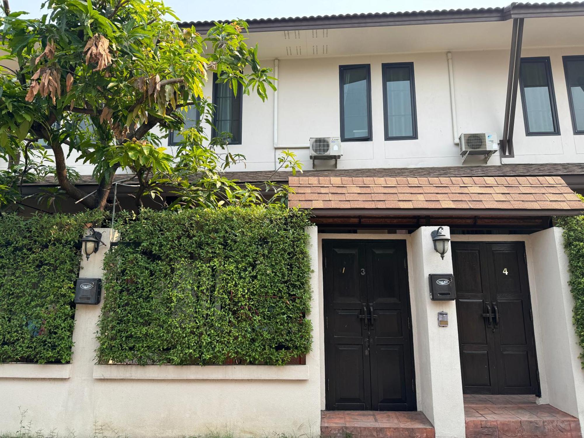 Ravisada Baan Wua Lai Near Saturday Night Market Apartment