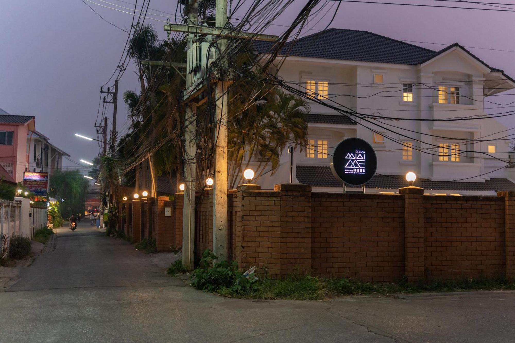 Mini-me Hubs, Charm & Pool In Old Homestay Chiang Mai