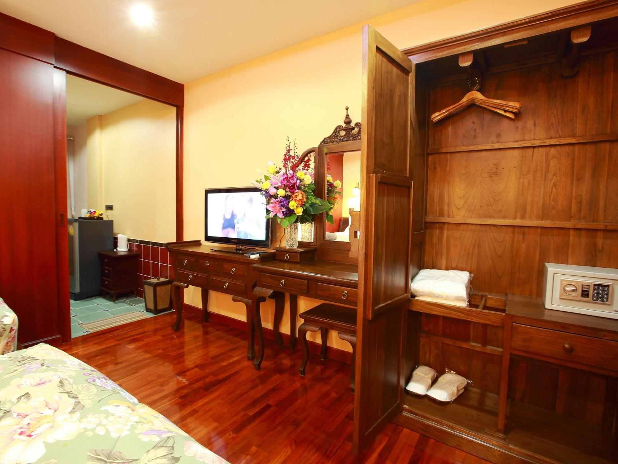 Hotel At 4*
