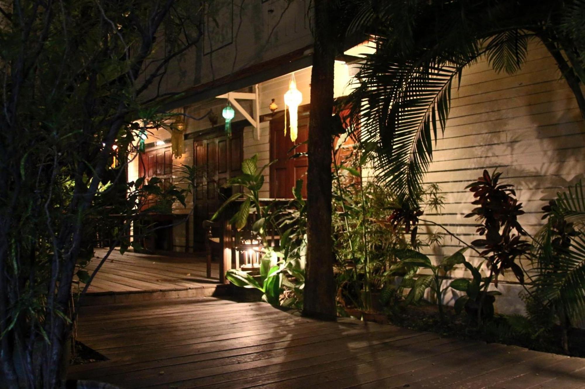 Bed & Breakfast Baan Orapin *