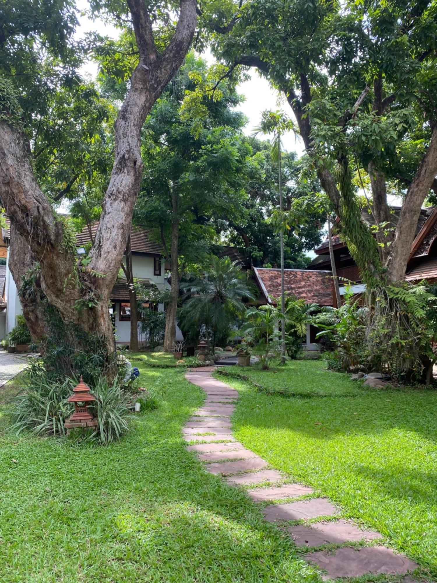 Bed & Breakfast Baan Orapin *