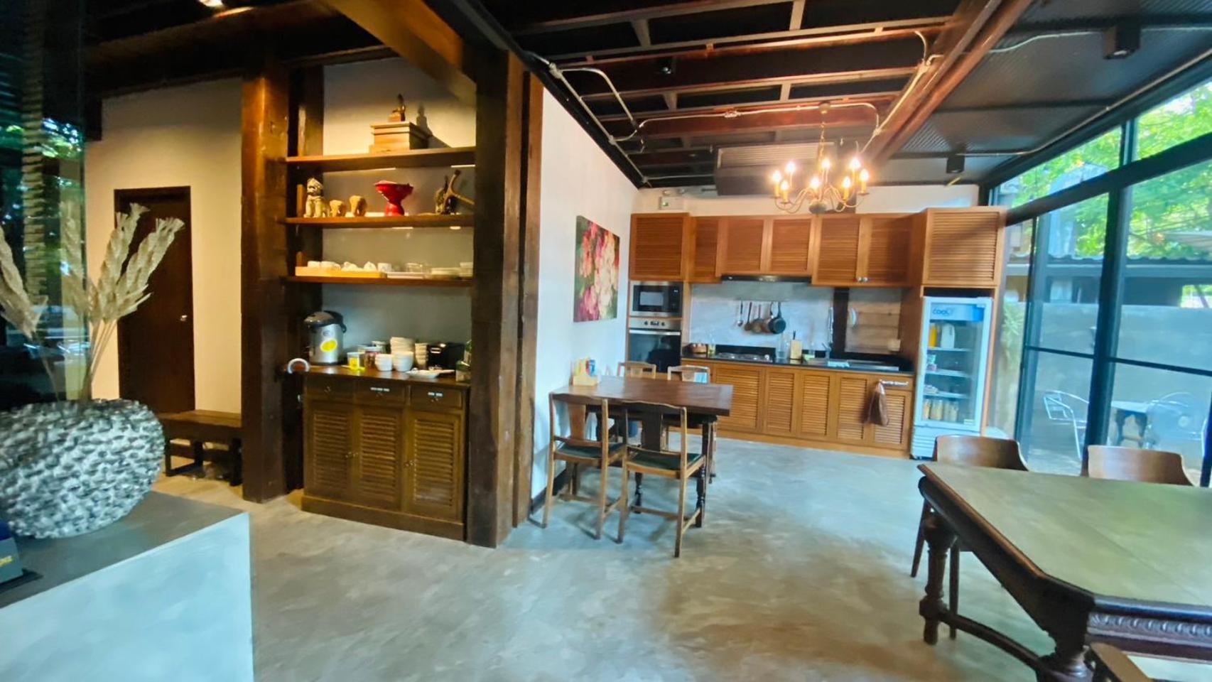 The Eight Ratvithi House Chiang Mai