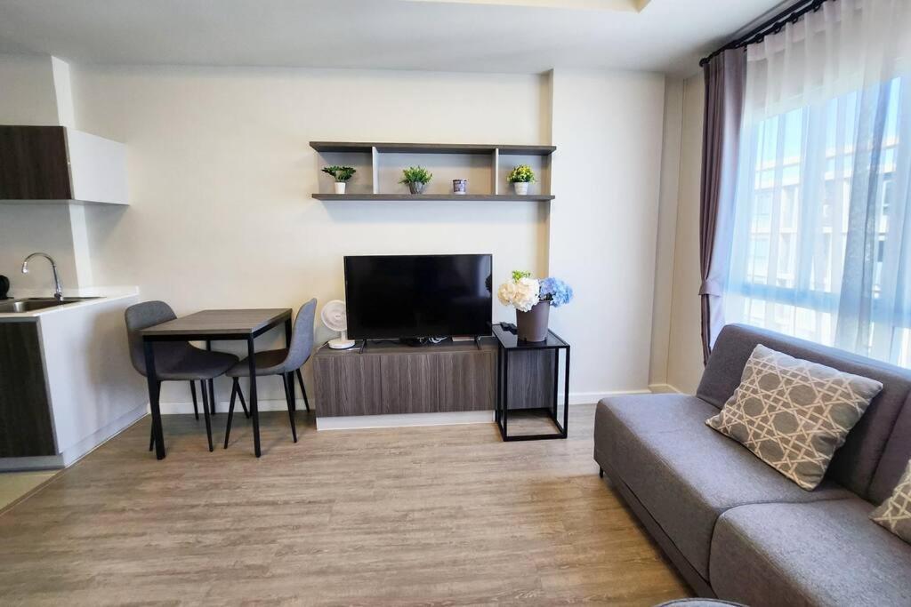 Apartment Dcondo For 3 Guests Near Festival With Pool/gym *