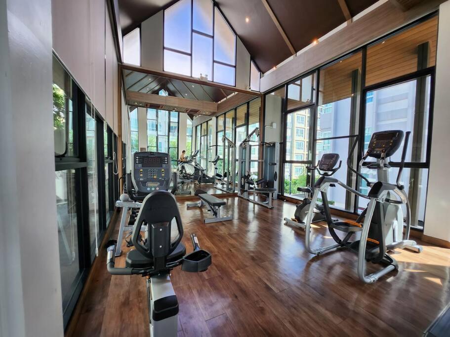 Apartment Dcondo For 3 Guests Near Festival With Pool/gym Chiang Mai