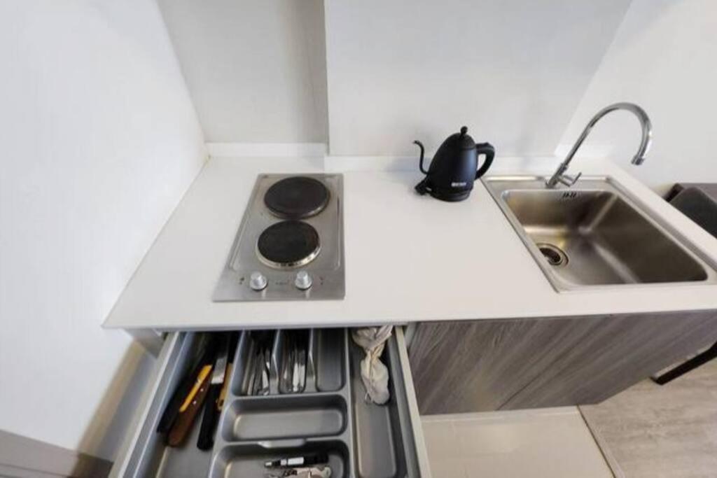 Apartment Dcondo For 3 Guests Near Festival With Pool/gym