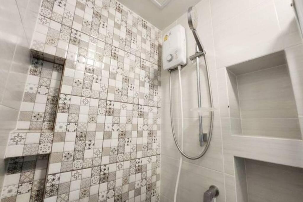Dcondo For 3 Guests Near Festival With Pool/gym