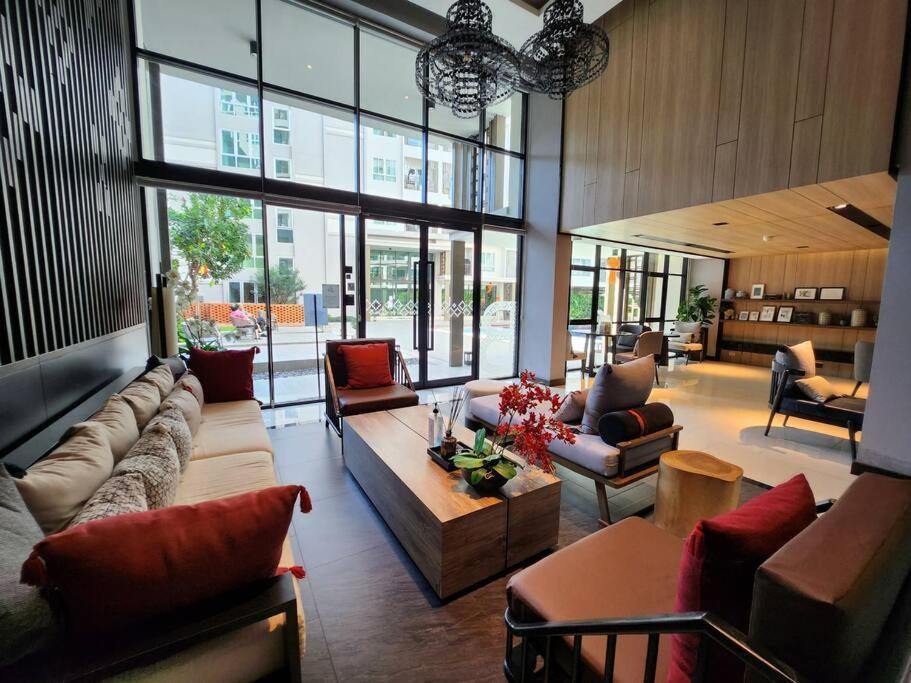 Apartment Dcondo For 3 Guests Near Festival With Pool/gym *
