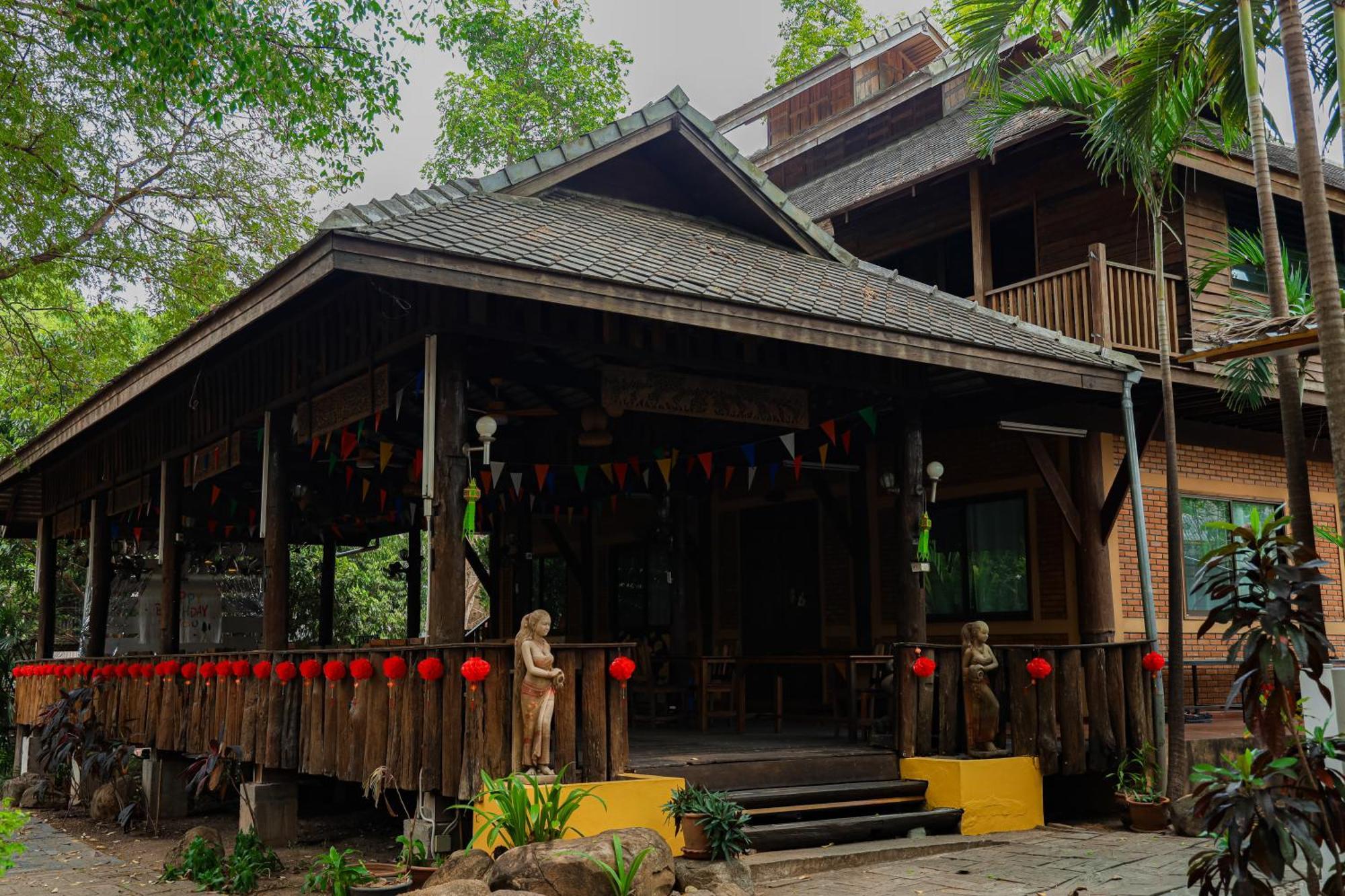 Dreamer Club Treehouse Bridge With Pool * Chiang Mai
