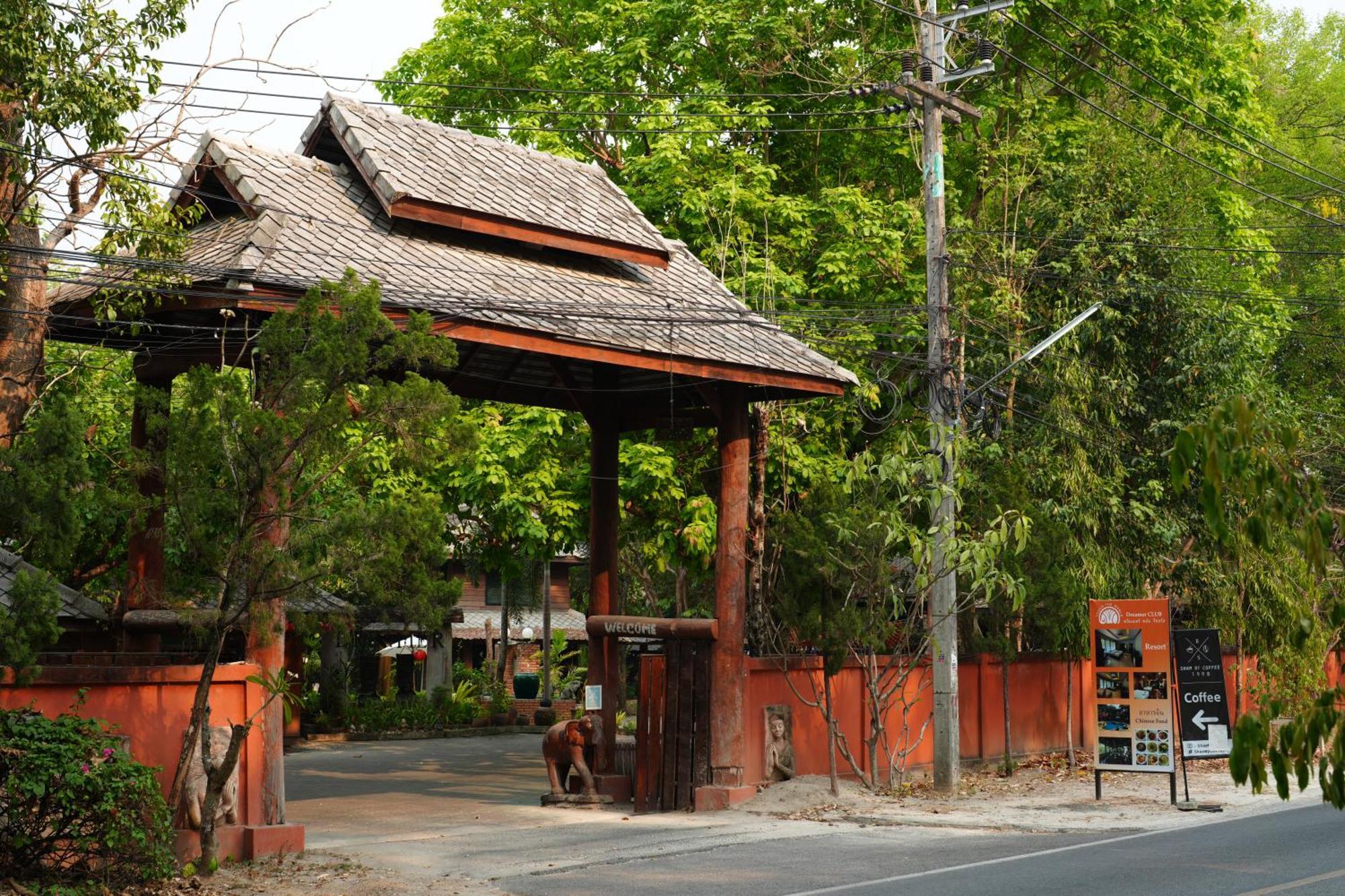 Dreamer Club Treehouse Bridge With Pool Homestay Chiang Mai
