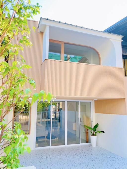 Villa Monoji House - บ้านพักในสันติธรรมพร้อมไวไฟ *