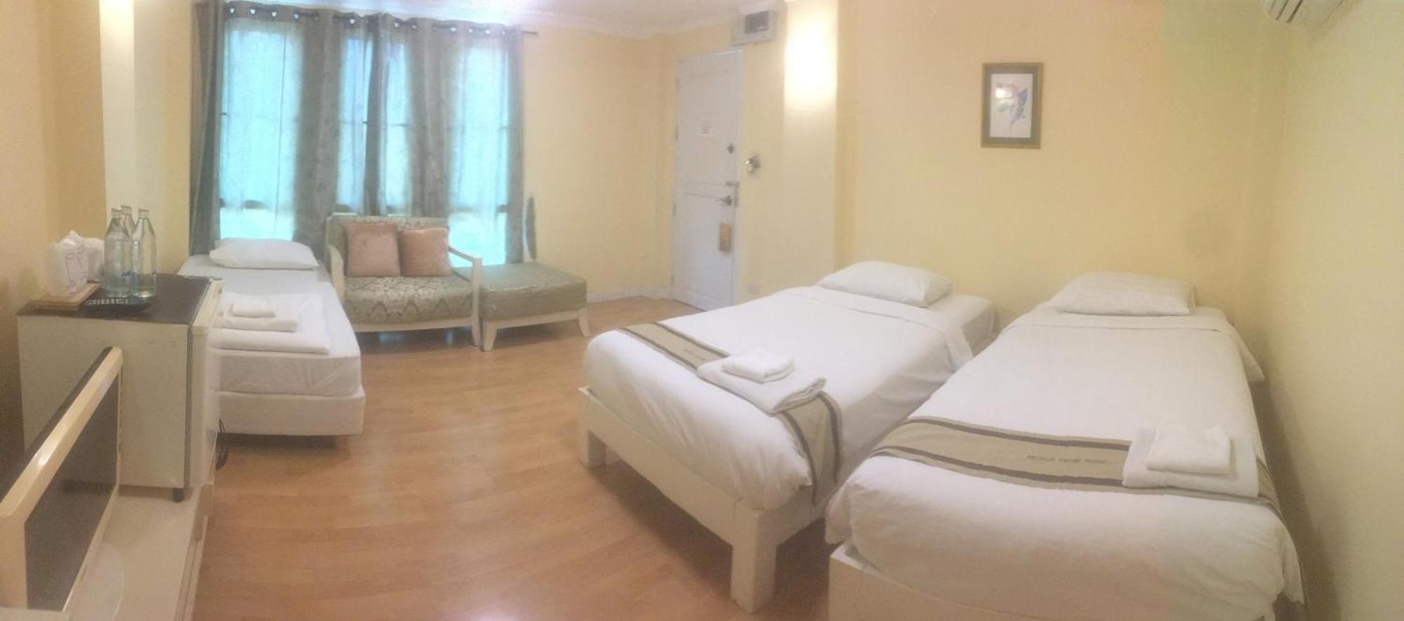 Guest house Triple Palms House *