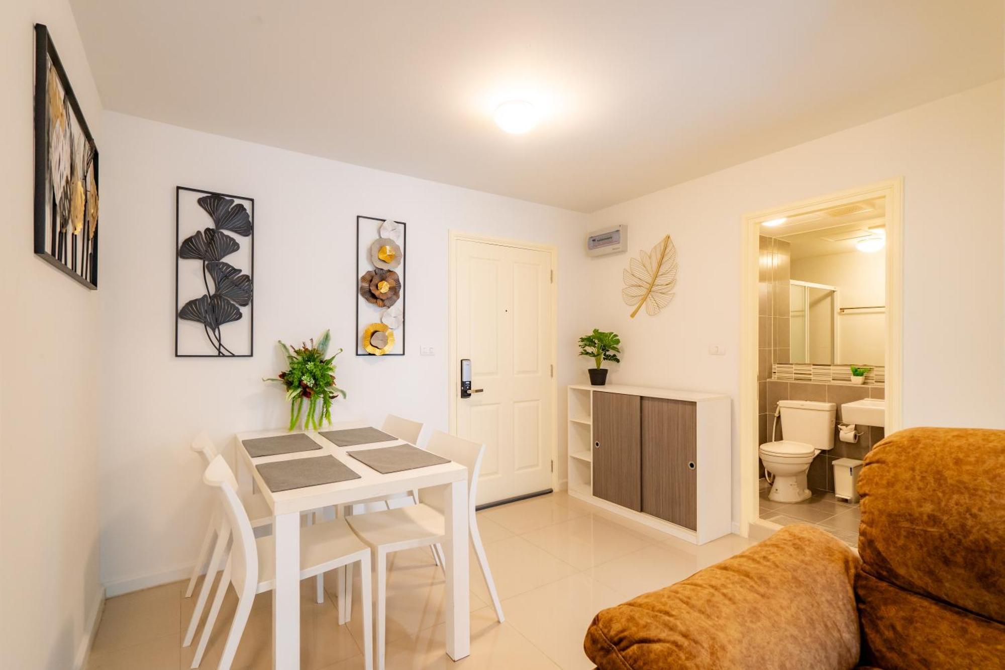 Luxury 2 Bedroom Old 168 Apartment *