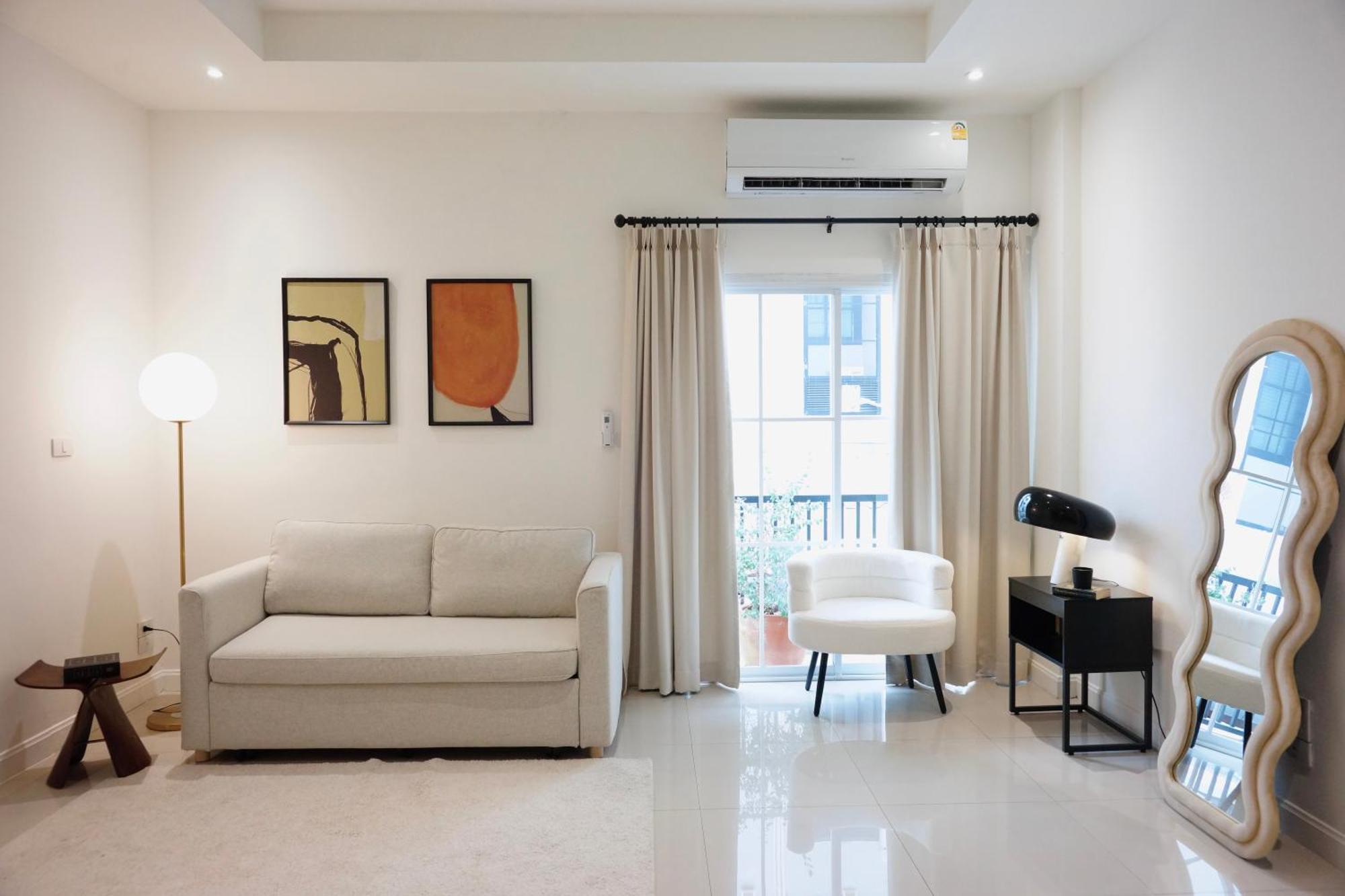White Wood Nimman Apartment