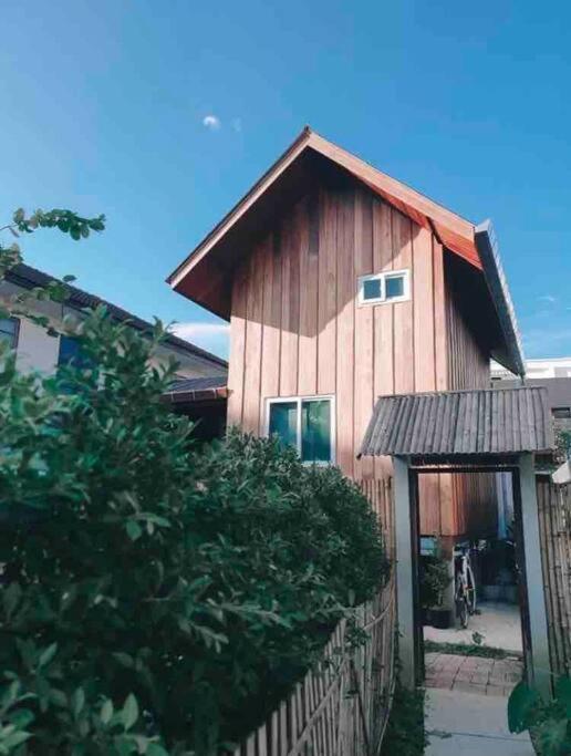 Wooden House In The Centre Of Chiangmai Self-checkin Holiday home *