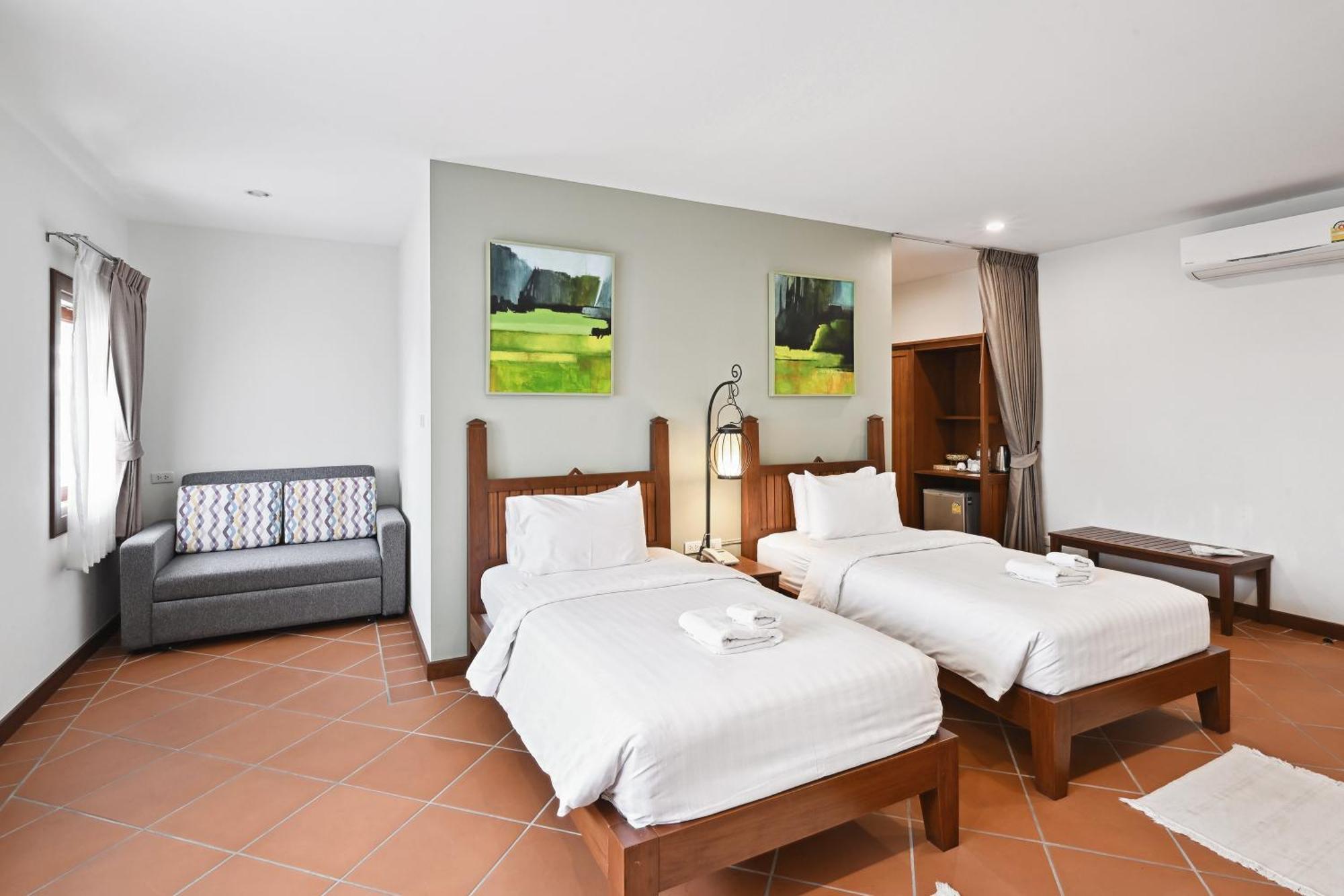 Hotel Sanpakoi 3*