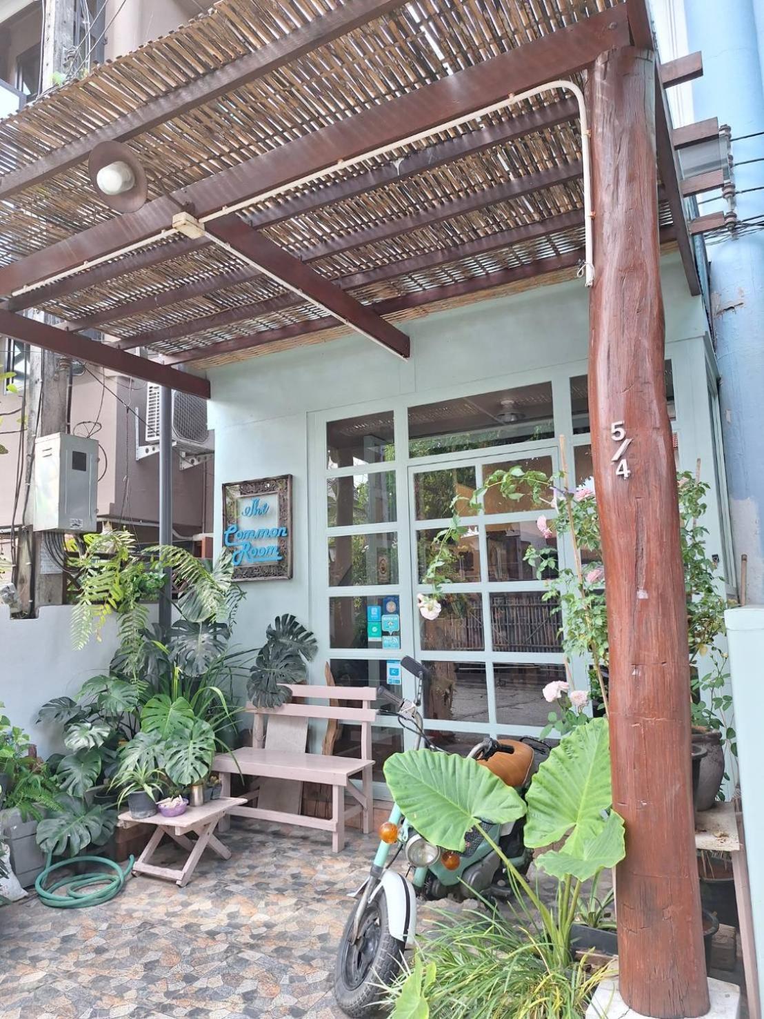Bed & Breakfast The Commonroom Cnx Chiang Mai