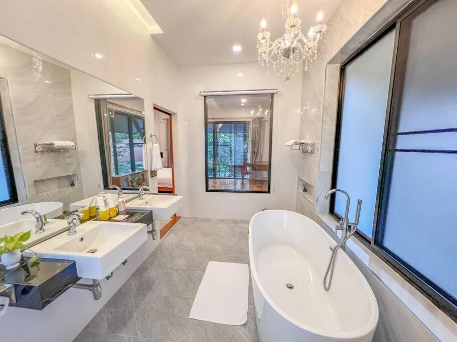 Villa 清迈宁曼路maya4房独立泳池别墅 Chiang Mai