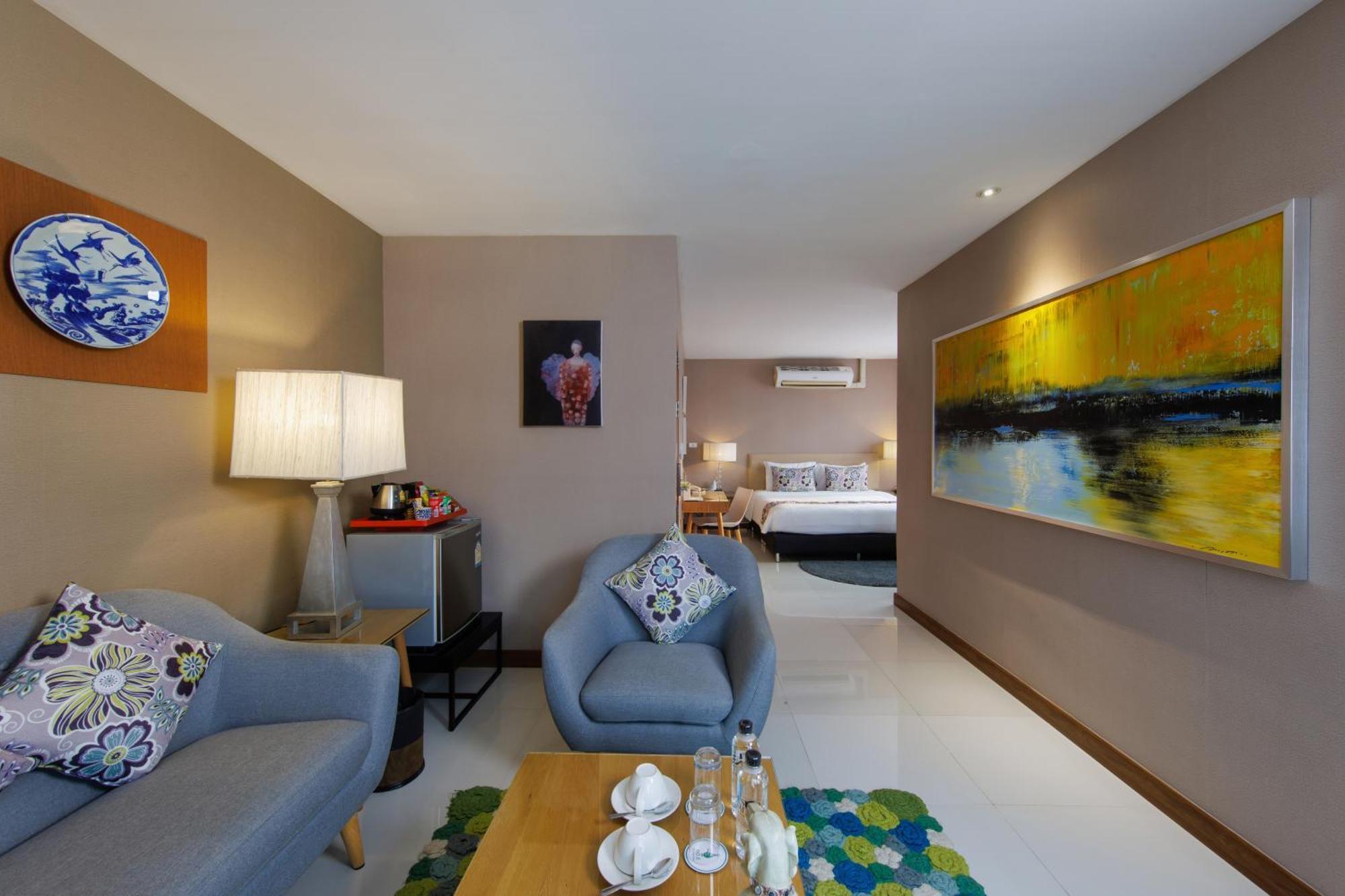 Chala Number 2 Art And Gallery Hotel Chiang Mai