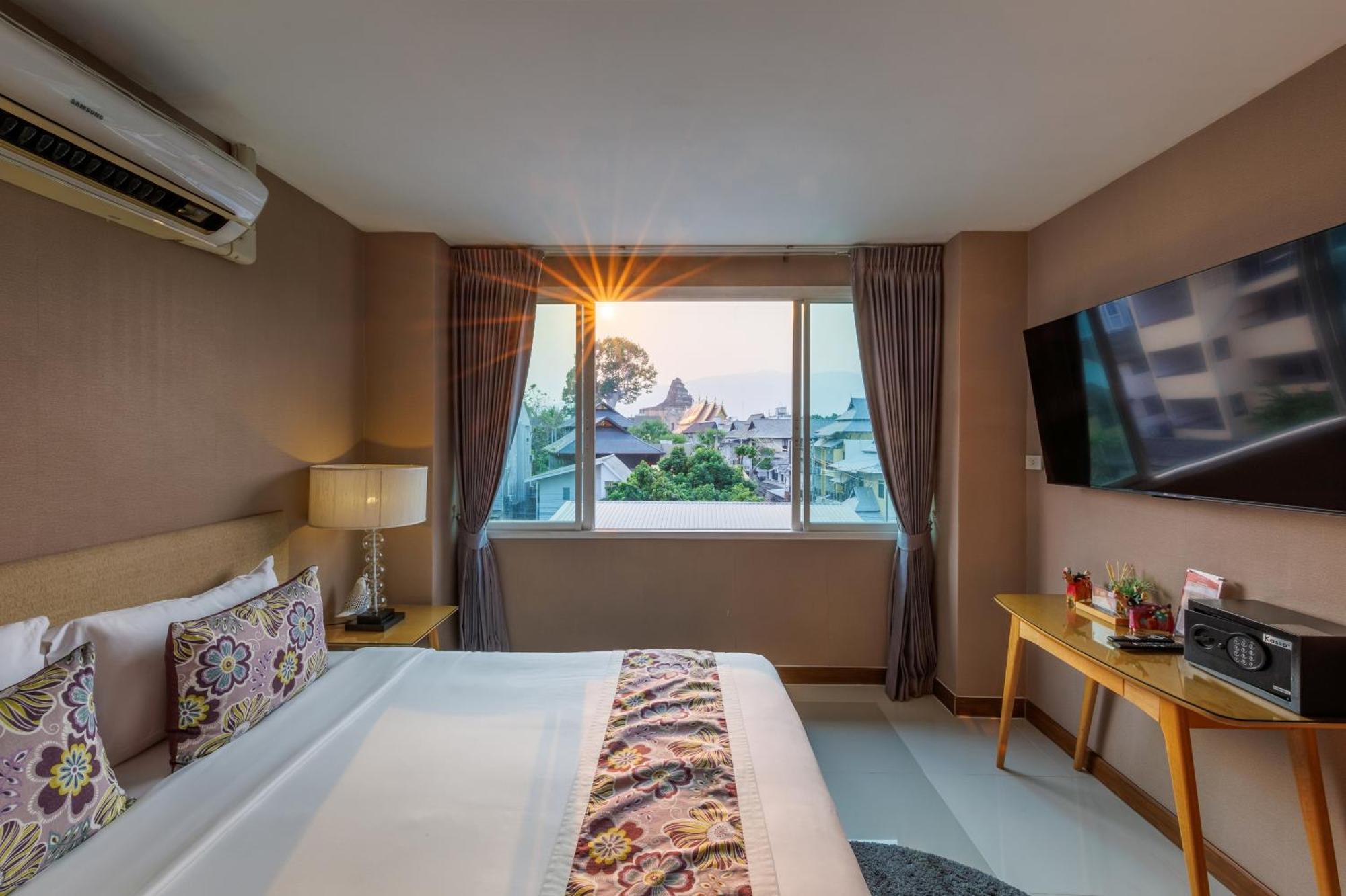 Chala Number 2 Art And Gallery Hotel