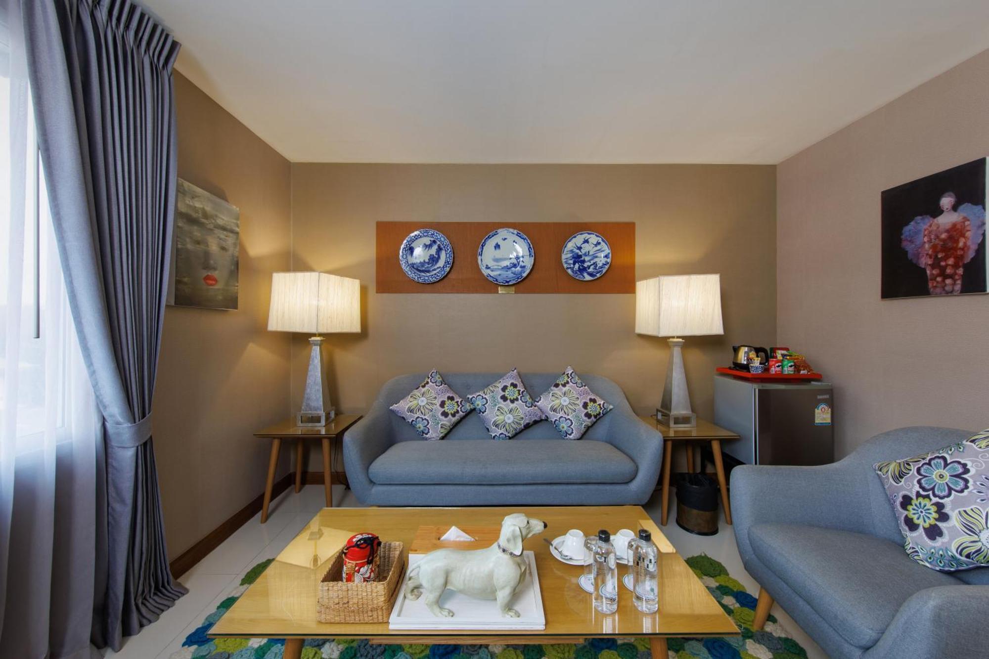 Chala Number 2 Art And Gallery Hotel