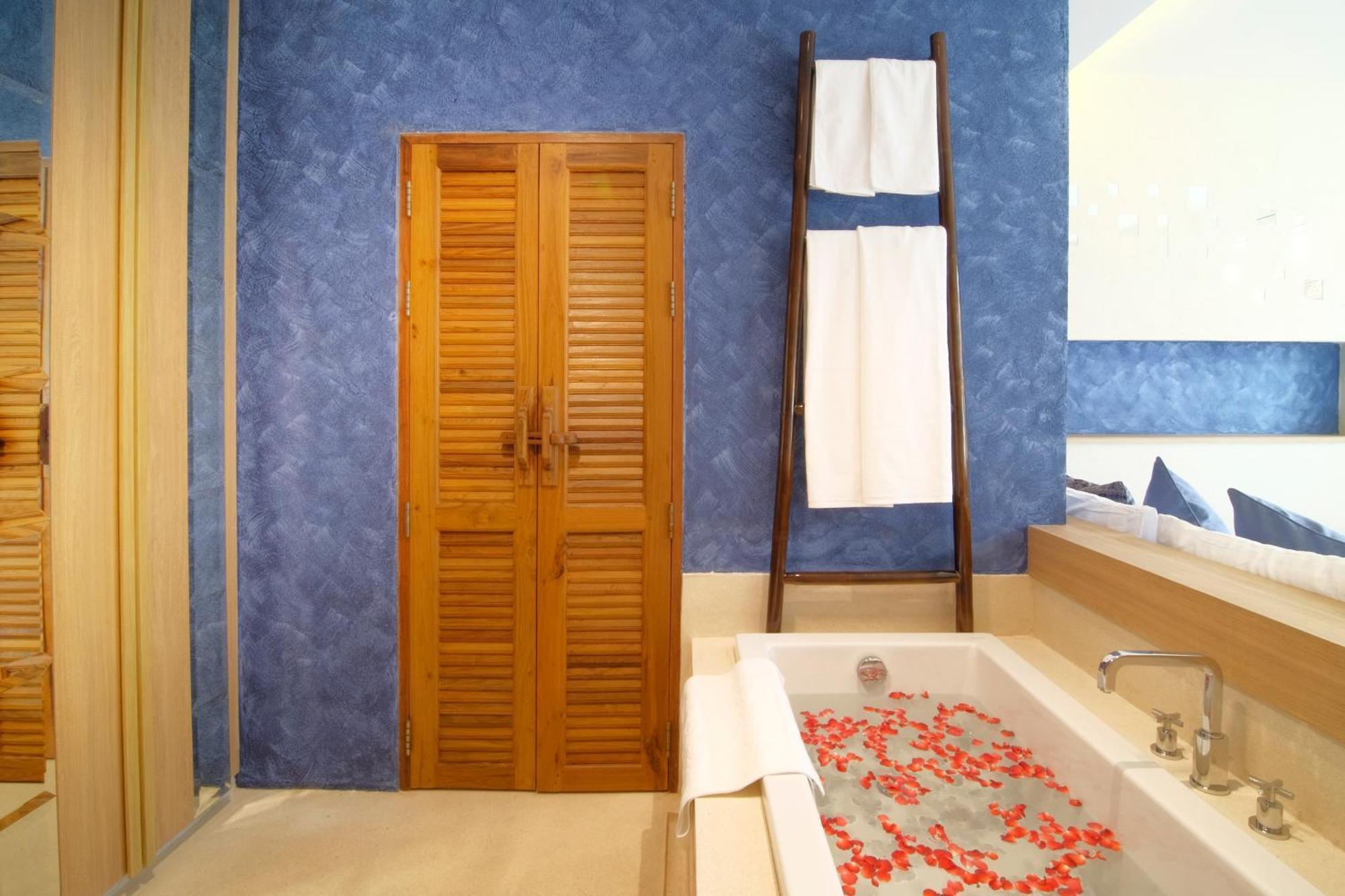 Tapae Gate Hotel 4*