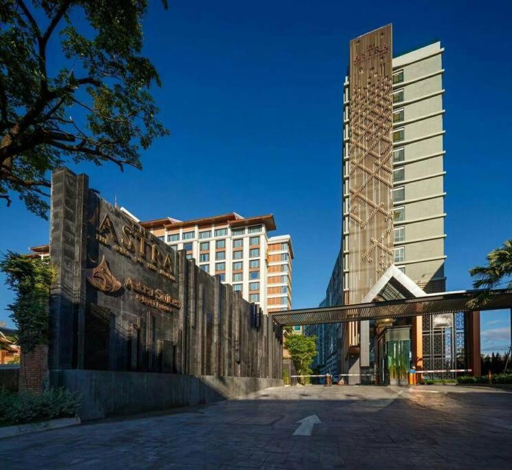 Apartment Theastra#rooftoppool#gym#sauna
