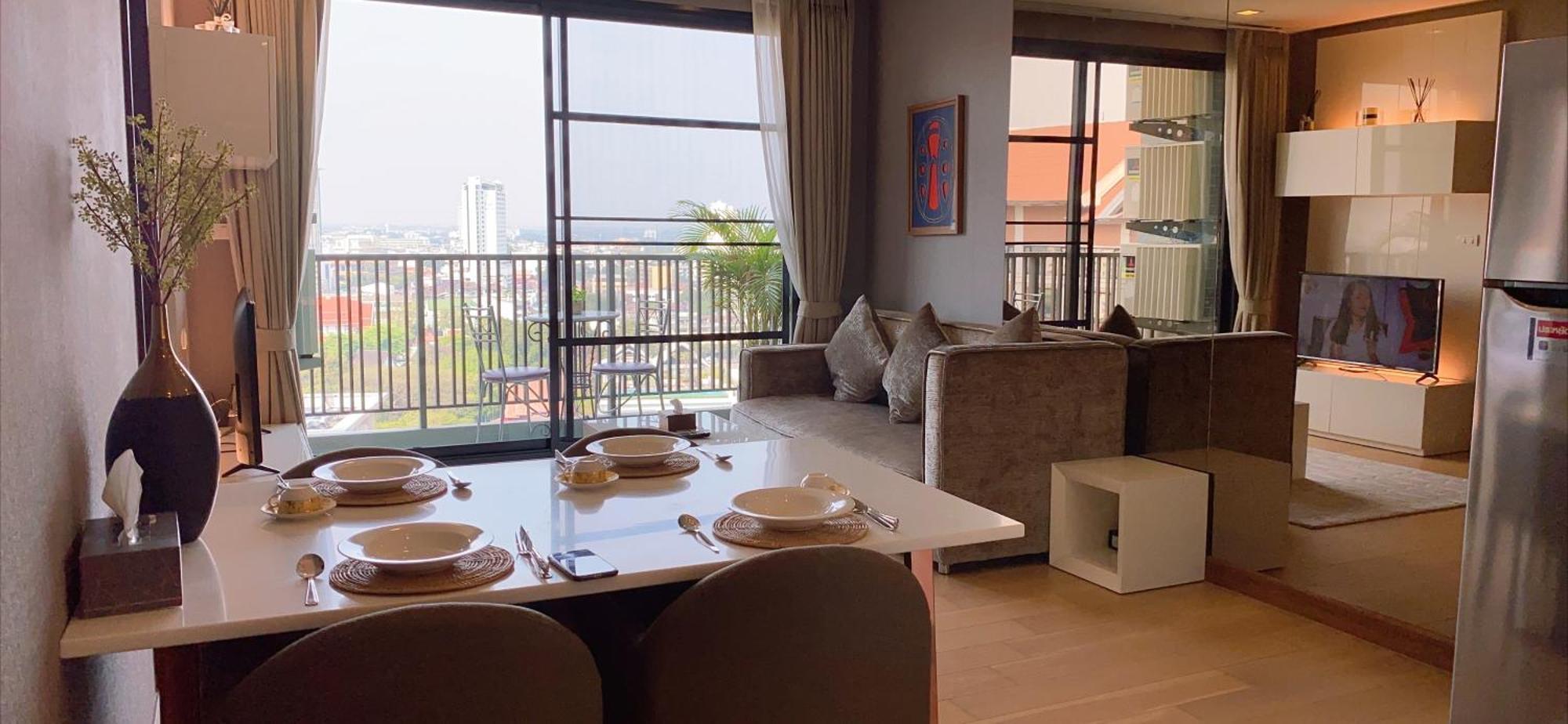 Luxury High Floor Pool Gym With 2br Apartment *