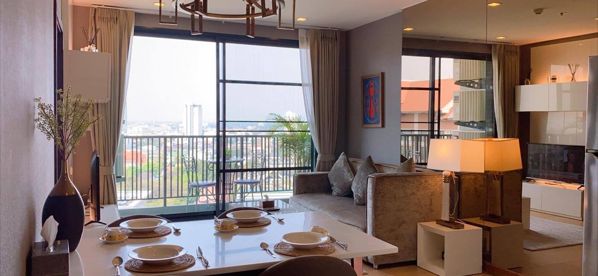 Luxury High Floor Pool Gym With 2br Apartment *