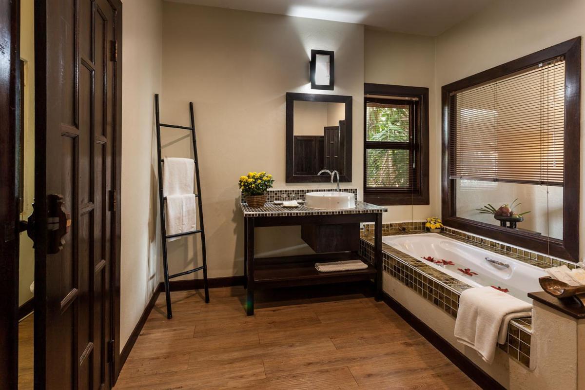 Lanna Dusita Riverside Boutique Resort 4*