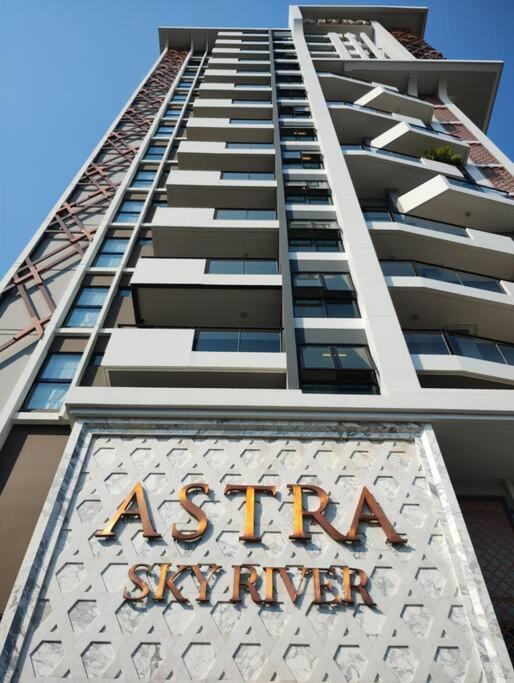 Astra Sky River Luxury 3b2b Apartment *